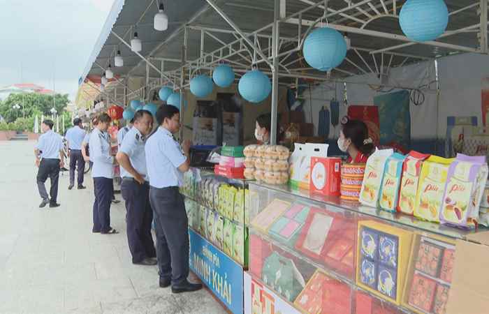 Tăng cường kiểm tra nguồn gốc, xuất xứ, chất lượng bánh các loại phục vụ thị trường Tết Trung Thu (14-09-2023)